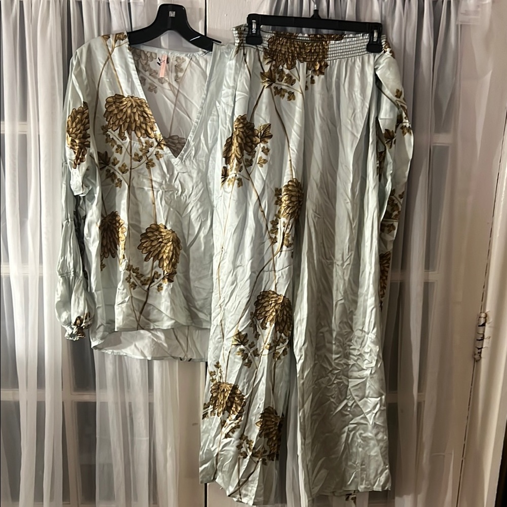 AquaClara Elegant Silk Floral Loungewear Set of 2 Women's Size large Mint Green